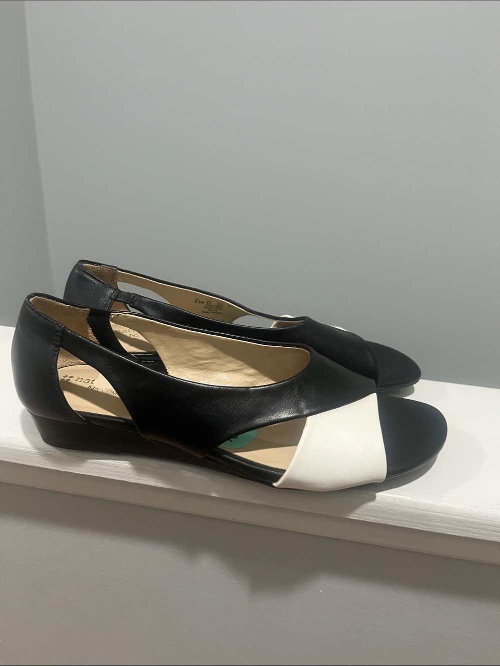Naturalizer 8.5 8 1/2 Jeffie Black and White Open-Toe Slingback Sandals Classic